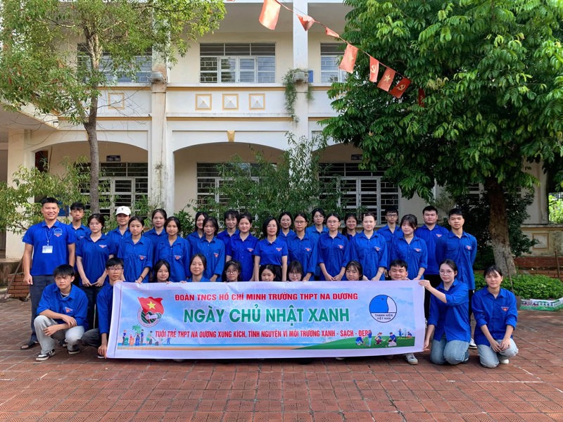 TUỔI TRẺ THPT NA DƯƠNG HƯỞNG ỨNG “NGÀY CHỦ NHẬT XANH”